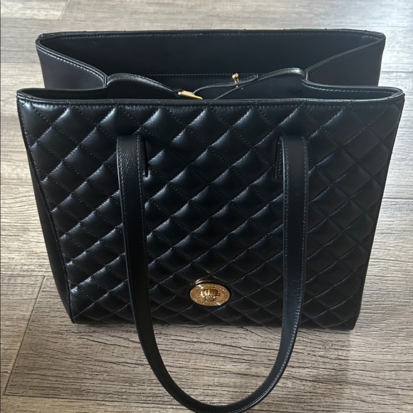 Versace Medusa Quilted Nappa Tote Bag and Attached Wallet Pouch - Picture 7 of 17